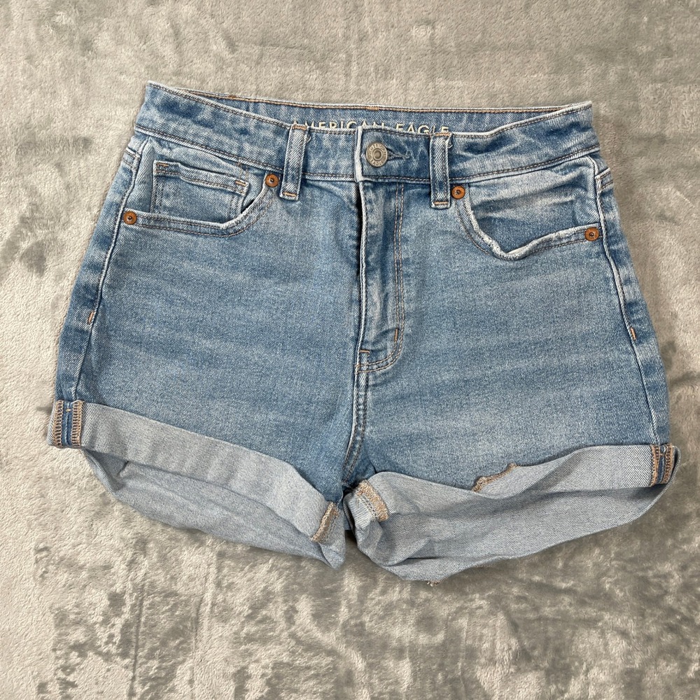 American Eagle Mom Shorts Size 2‎ Light Wash High Waisted Denim Blue Stretch